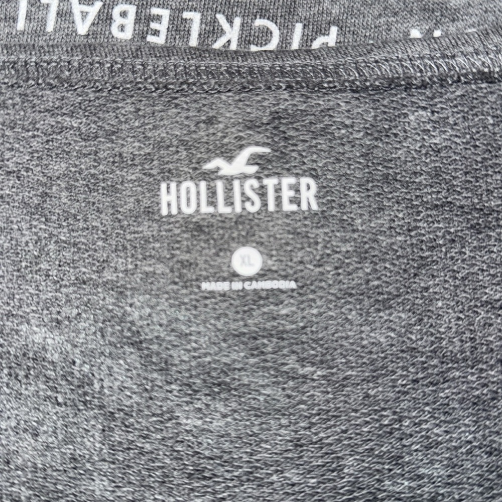 NWT hollister off the shoulder sweatshirt - Picture 4 of 6